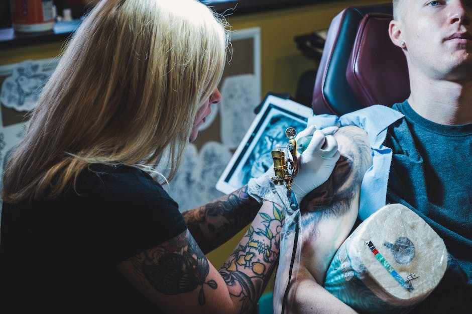 Na czym polega pielęgnacja świeżego tatuażu